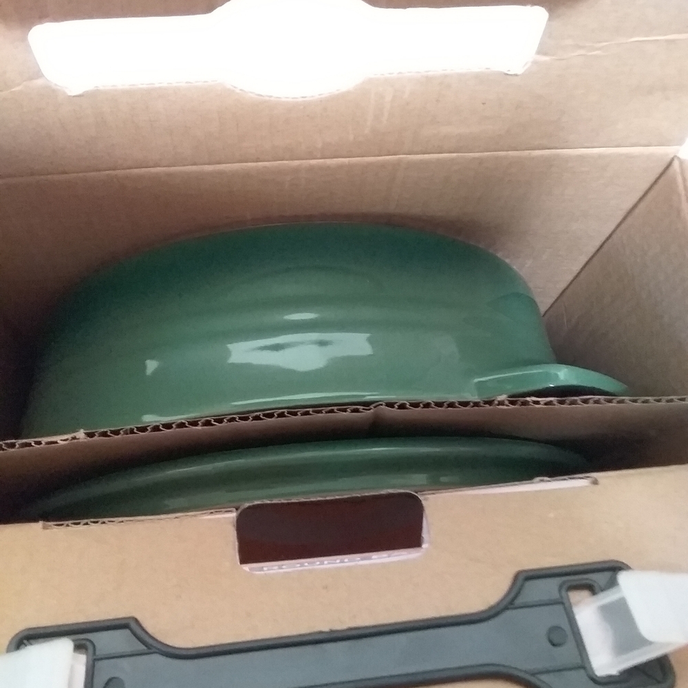 Parini Round Bakeware 1.5 QT Casserole Dish. - Picture 7 of 7
